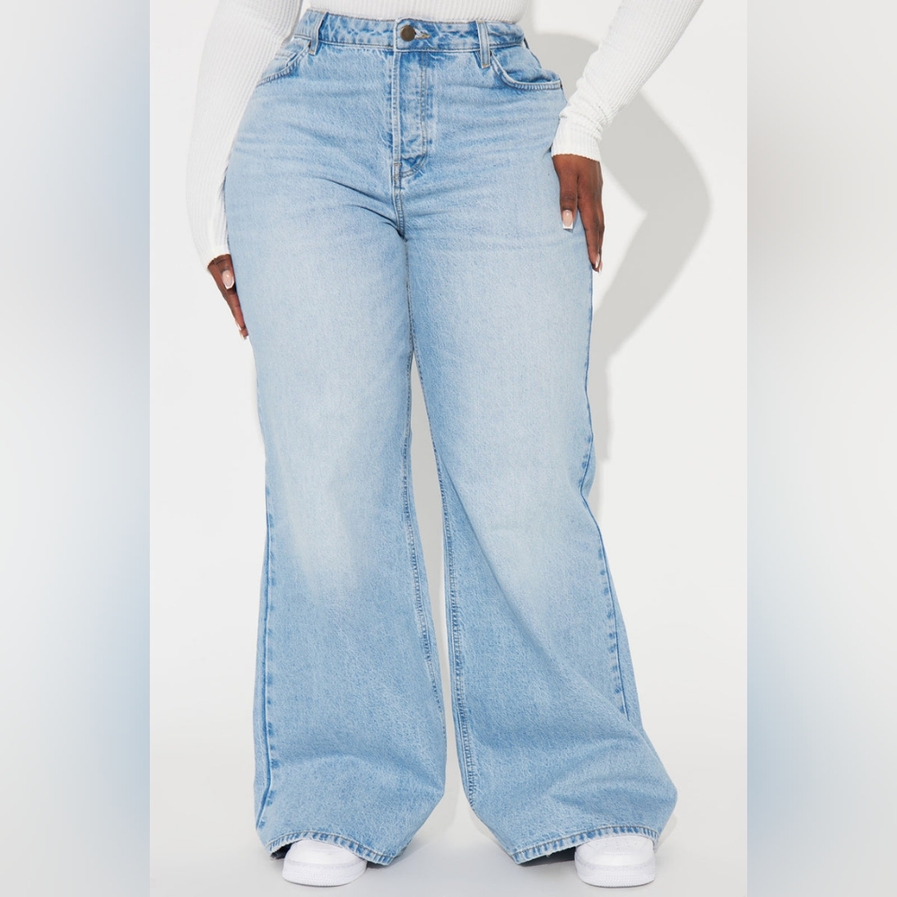 Wide Leg Jeans - Light Blue Wash
